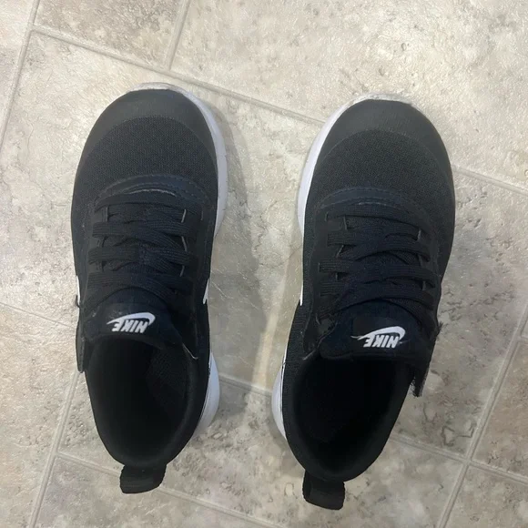 Boys kids toddler children NIKE shoes black 10.5 C - Picture 1 of 7